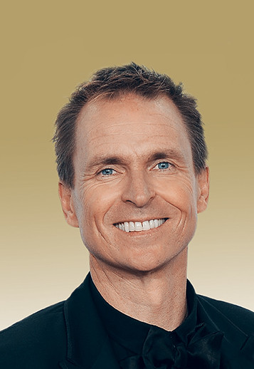 1512-Phil-Keoghan