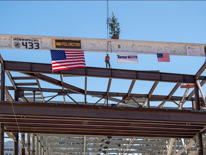 Vegas ConventionCenter0819 Beam Hoisting