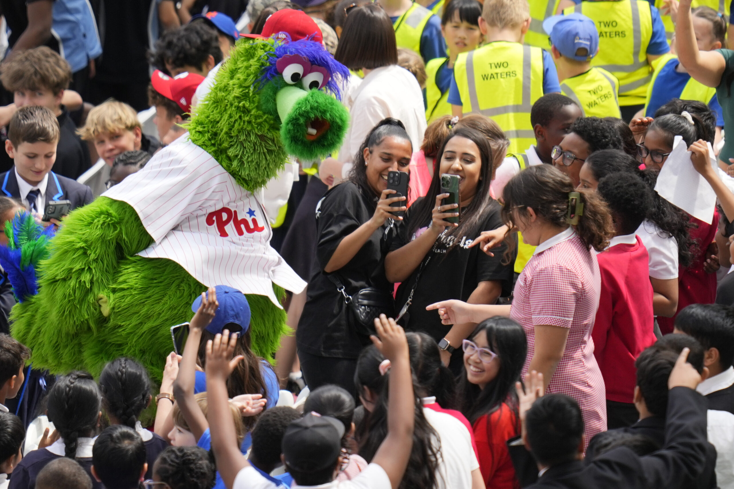 Britain Baseball Mets Phillies